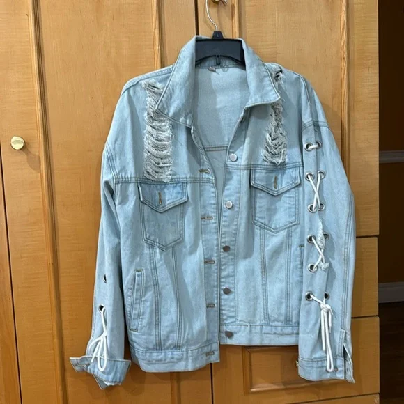 VintageMedium Denim jacket that has The Rolling Stones appliqués on the back☘️ - Picture 2 of 7